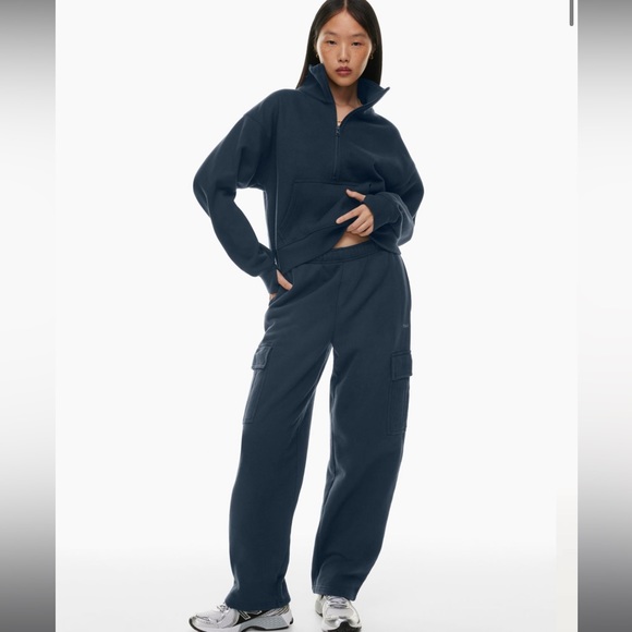 Aritzia Tna Cozy Fleece Mega Cargo Sweatpant Admiral Navy NWT - Picture 1 of 5